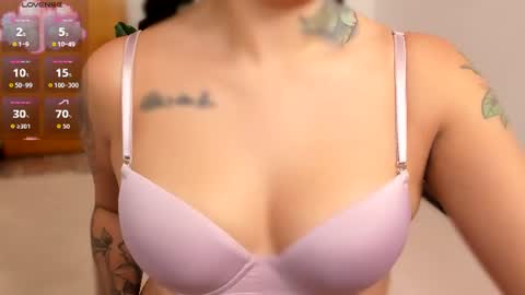 Julie online show from June 11, 3:59 am