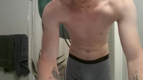 Snapshot of gingerbr3ad121 chatting on September 15, 8:21 pm Gingerbr3ad121 online show from September 15, 8:21 pm