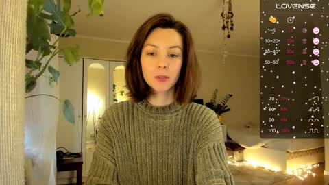 Snapshot of gingerbread__house chatting on December 22, 1:00 pm Vasilisa online show from December 22, 1:00 pm