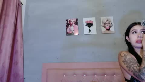 ginnifer_goodwin online show from October 1, 12:15 pm