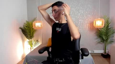 Gio Carangi online show from April 2, 3:25 am