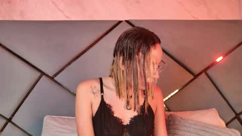 giorgia online show from October 12, 3:32 am