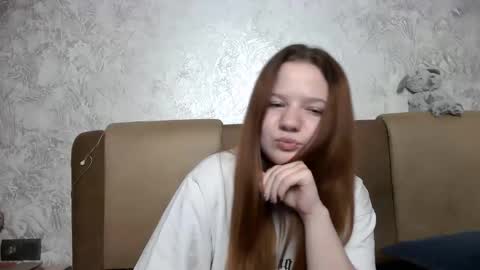 girl_cute07 online show from May 17, 8:29 pm