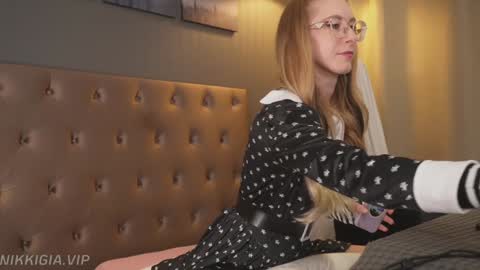 Nikki online show from October 23, 12:50 pm