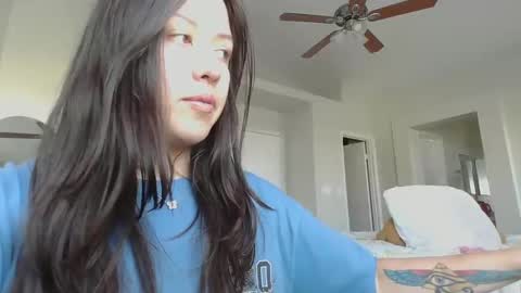 Jasmine online show from December 7, 8:44 pm