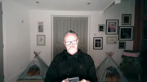 girlsandbikes online show from January 19, 12:09 am