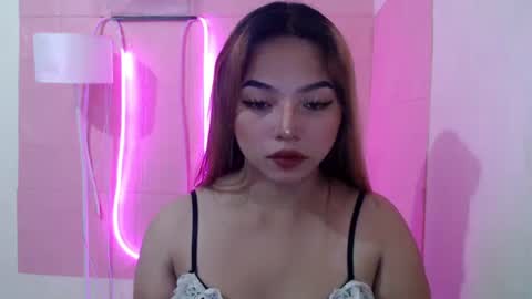 Rhaine online show from March 1, 4:04 am