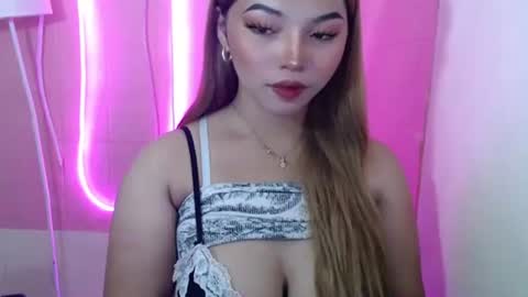 Rhaine online show from March 6, 1:27 am