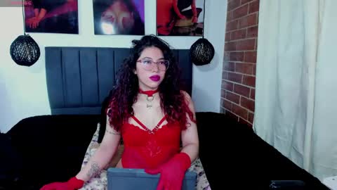  Kylie  online show from May 5, 4:08 am