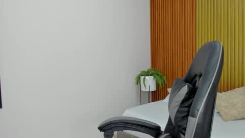 G I S E online show from November 3, 7:26 pm