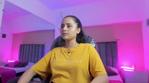 GISELLE ROLDAN online show from February 24, 7:39 pm