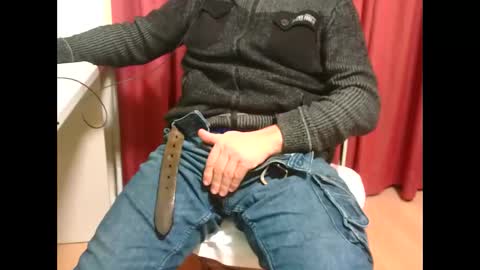 giulio__35 online show from December 15, 9:11 pm
