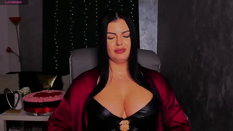 Giulia online show from December 3, 3:15 am