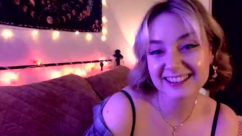 givemesweetdreams online show from November 5, 11:40 pm