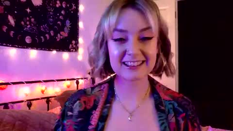 givemesweetdreams online show from October 26, 4:28 pm