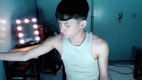 givemethrillx online show from March 18, 4:24 pm