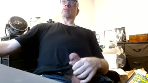 glaikind925958 online show from May 24, 5:47 am