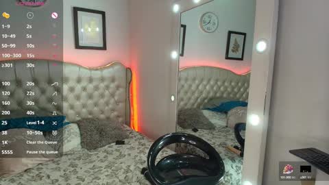 glamwtigress online show from September 24, 9:43 pm