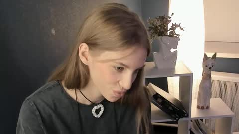 Snapshot of glennabeale chatting on March 12, 8:52 pm Mia online show from March 12, 8:52 pm