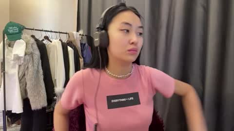 Mia online show from March 26, 10:53 am