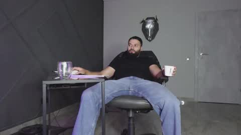 Matthew .. for short call me Matt online show from November 6, 3:42 am