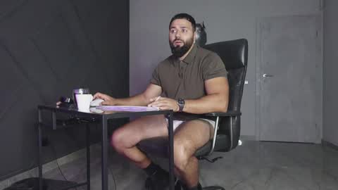 Matthew .. for short call me Matt online show from October 22, 8:43 pm