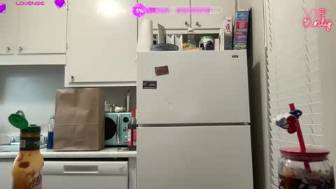 glitchy_witchy online show from April 18, 3:41 am