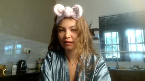 glitter_doll online show from October 25, 8:13 am