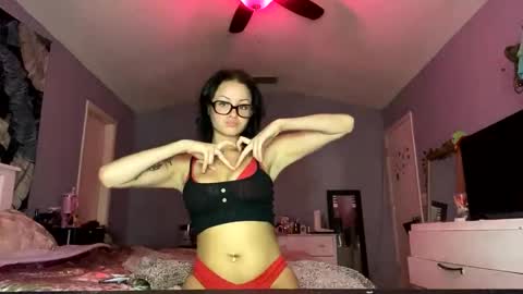 Snapshot of glitterglitterxo chatting on September 20, 2:36 am glitterglitterxo online show from September 20, 2:36 am
