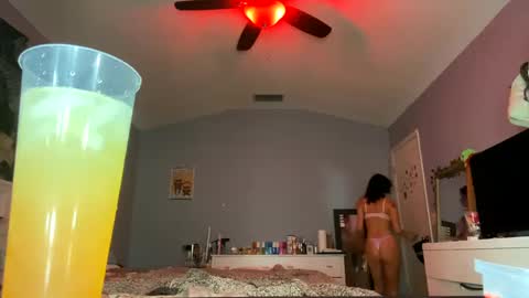 Snapshot of glitterglitterxo chatting on September 19, 2:16 am glitterglitterxo online show from September 19, 2:16 am