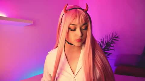 Mimi online show from January 13, 8:05 pm