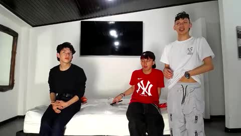 THOMAS AND DAMIAND online show from October 1, 6:07 pm