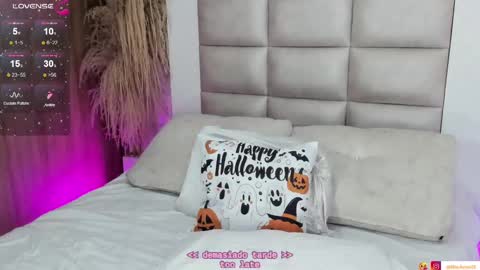 Mia online show from October 8, 3:02 am