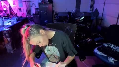 Patricia Mars           Goddess of Mars twitter thegoddessmindy online show from October 23, 2:40 pm