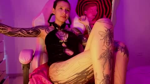 vee online show from April 3, 9:33 pm