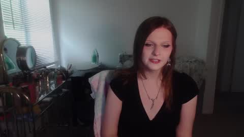 Goddess of Insanity online show from May 1, 2:33 pm