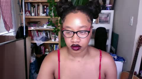 Snapshot of goddessdaisysky chatting on September 10, 6:53 pm Goddess Daisy Sky online show from September 10, 6:53 pm