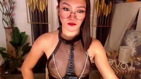 quinnie online show from February 1, 4:24 am