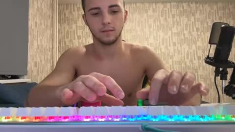 Snapshot of golden_boyyy21 chatting on February 20, 5:52 pm Golden boyyy21 online show from February 20, 5:52 pm