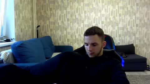 Snapshot of golden_boyyy21 chatting on February 13, 12:11 pm Golden boyyy21 online show from February 13, 12:11 pm