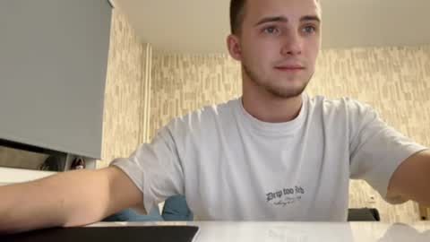 Snapshot of golden_boyyy21 chatting on January 22, 5:28 pm Golden boyyy21 online show from January 22, 5:28 pm