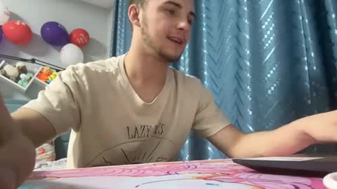 Snapshot of golden_boyyy21 chatting on February 24, 4:36 pm Golden boyyy21 online show from February 24, 4:36 pm