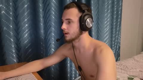 Snapshot of golden_boyyy21 chatting on October 22, 1:57 pm Golden boyyy21 online show from October 22, 1:57 pm