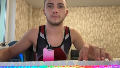 Snapshot of golden_boyyy21 chatting on February 5, 12:27 pm Golden boyyy21 online show from February 5, 12:27 pm