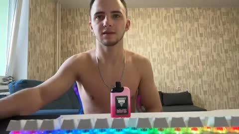 Snapshot of golden_boyyy21 chatting on February 9, 8:10 am Golden boyyy21 online show from February 9, 8:10 am