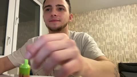 Snapshot of golden_boyyy21 chatting on January 26, 3:36 pm Golden boyyy21 online show from January 26, 3:36 pm