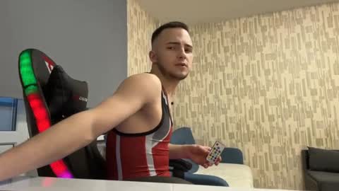 Snapshot of golden_boyyy21 chatting on January 29, 1:38 pm Golden boyyy21 online show from January 29, 1:38 pm