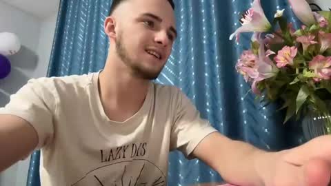 Snapshot of golden_boyyy21 chatting on March 8, 4:28 pm Golden boyyy21 online show from March 8, 4:28 pm