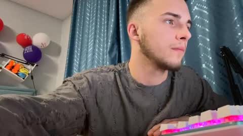 Snapshot of golden_boyyy21 chatting on March 12, 4:56 pm Golden boyyy21 online show from March 12, 4:56 pm