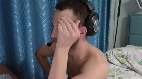 Snapshot of golden_boyyy21 chatting on September 20, 10:35 pm Golden boyyy21 online show from September 20, 10:35 pm